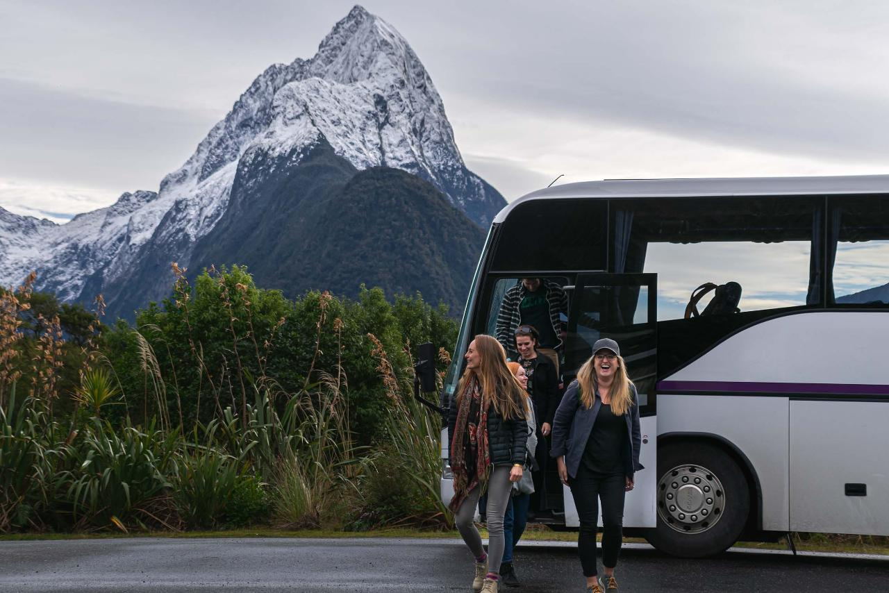 8:15am Coach Cruise Coach dep. Queenstown - Photo 1 of 9